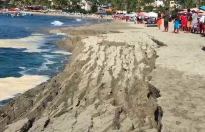 Se hunde playa en Puerto Escondido (VIDEO)