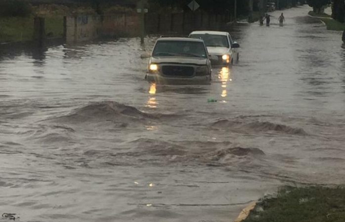 Advierten por inundación en calzada cuauhtémoc