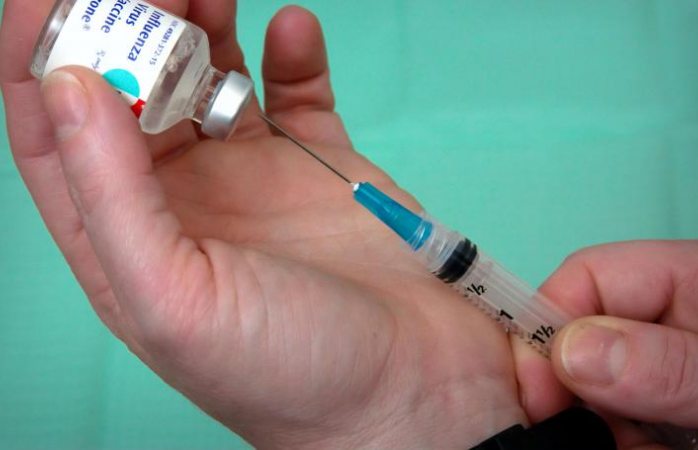 Vacuna experimental logra que humanos produzcan anticuerpos vs covid-19