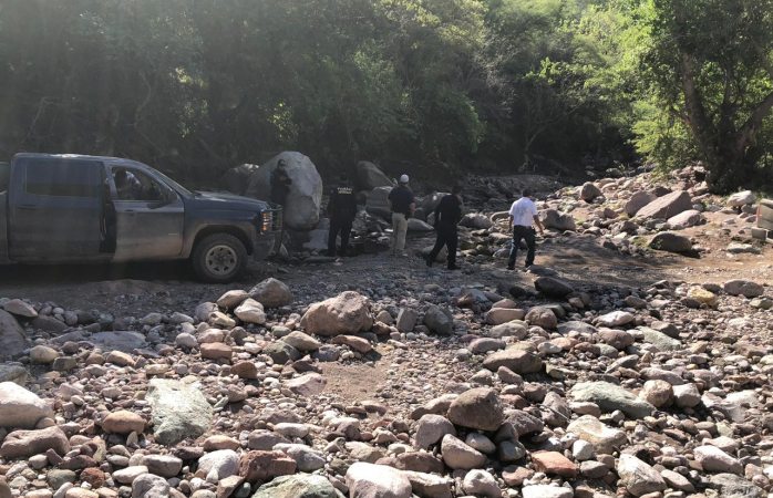 Mueren dos en volcadura; iban a repartir despensas a urique