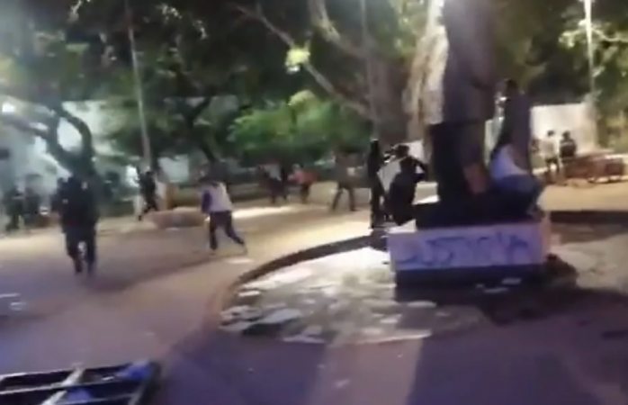 Dispersan marcha feminista a balazos en cancún