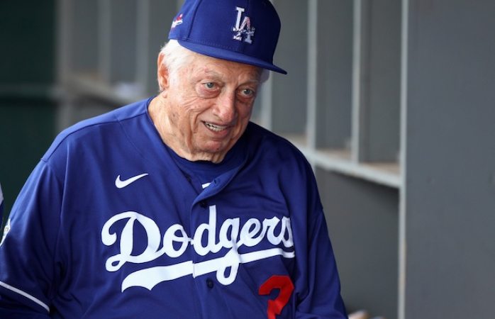 Hospitalizado en estado grave ex manager de los dodgers