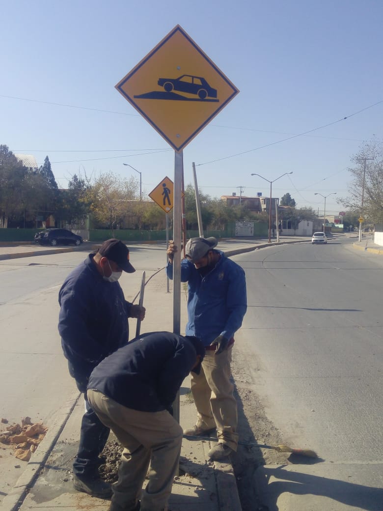 Para garantizar la seguridad de guiadores y peatones