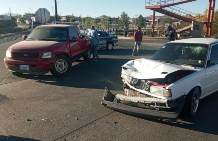 Enesimo choque en cruce de la vialidad del río