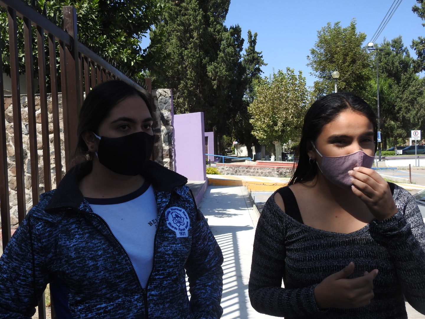 Acusan que no les entregan sus becas 