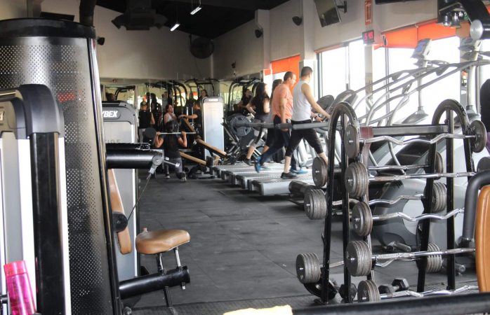 Dueños de gimnasios lamentan retorno a naranja