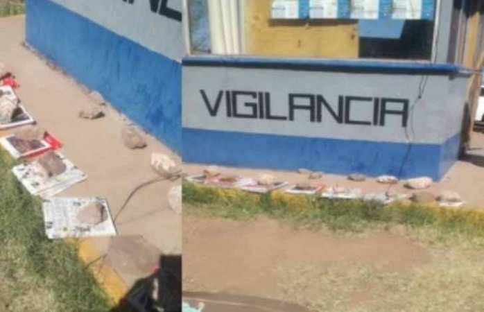 Bloquean paso a encargados de entregar libros de texto en la perla