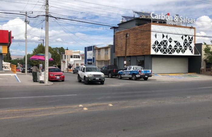 Detienen a dos en oxxo de la 20 de noviembre