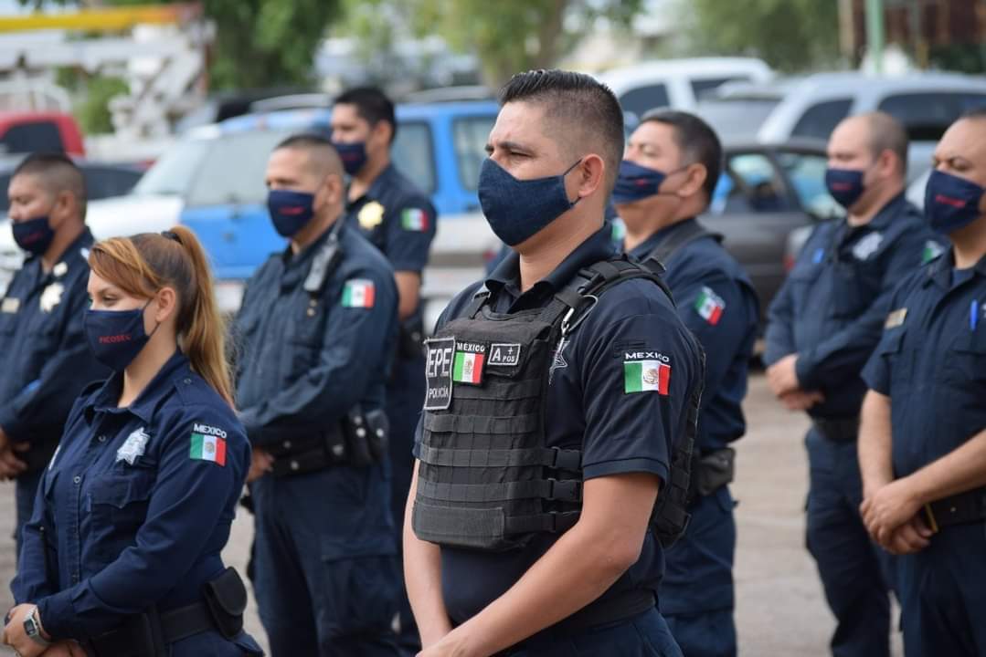 Felicita presidente a policía municipales en su día La Opción de